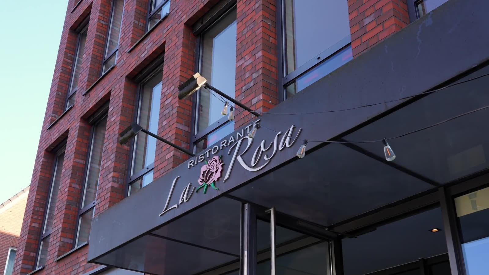 Eingang und Gastraum des Ristorante La Rosa in Stadtlohn
